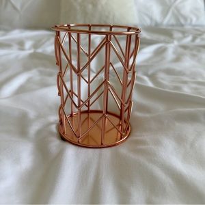Pencil holder rose gold